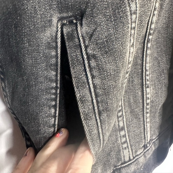 American Eagle black hooded denim jacket. Size XS - Picture 4 of 9